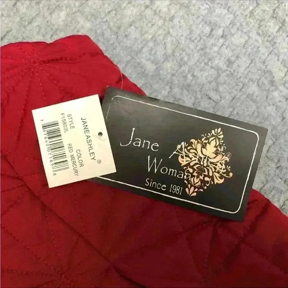 NWT- Jane Ashley quilted puffer vest in red, size 1X. - Picture 5 of 8